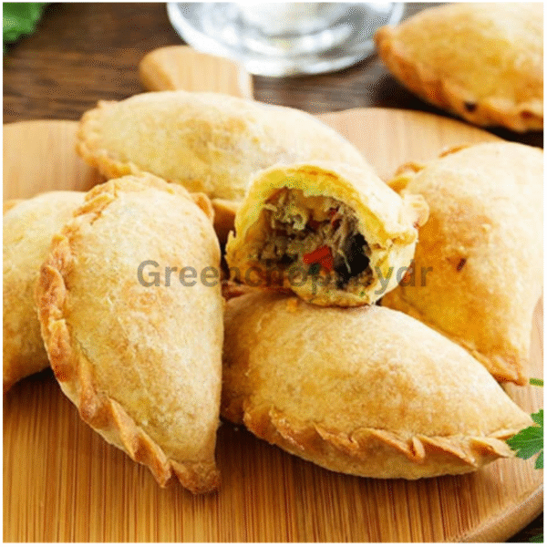 Frozen chicken  samosas (06 pcs):with savory chicken and spices, offering a deliciously crispy bite. Ready to fry in minutes for a quick, tasty snack!